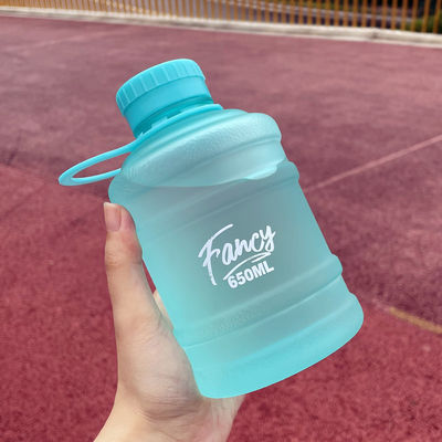680 ml große Plastik-Tasche für Studenten im Freien