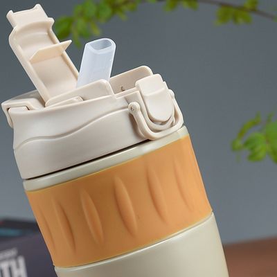 500 ml Doppelwand aus Edelstahl, Vakuum-isolierter Tumbler mit Strohkapazität 500 ml