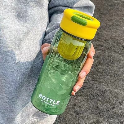 Zeitgenössisches Design 650ml PP Plastik-Wasserflasche mit benutzerdefiniertem LOGO und Tee-Trennmittel