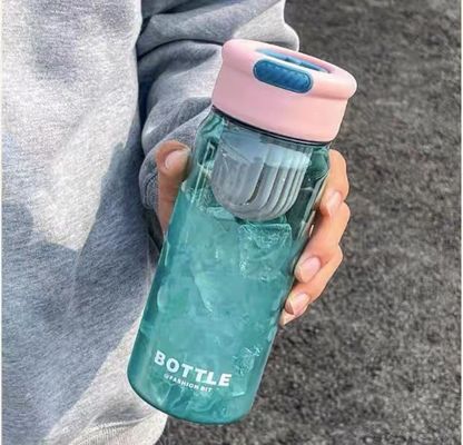 Zeitgenössisches Design 650ml PP Plastik-Wasserflasche mit benutzerdefiniertem LOGO und Tee-Trennmittel