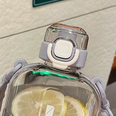 Bleiben Sie überall hydratisiert 750 ml Quadratklare Wasserflasche mit Seil und undichtem Deckel