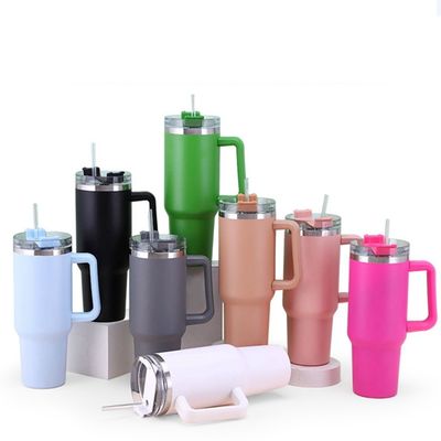 Portable Thermal Cup Tumbler mit Griff und Deckel Stroh 40oz Edelstahl isoliert