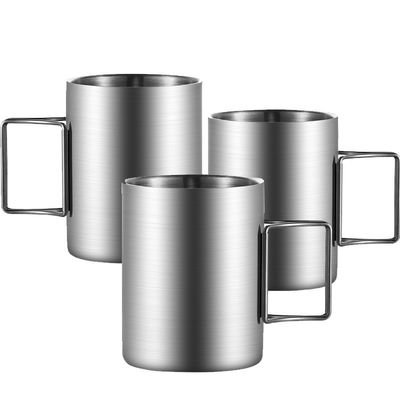 Einfache tragbare Edelstahlwasserbecher mit breitem Mund und minimalistischem Design