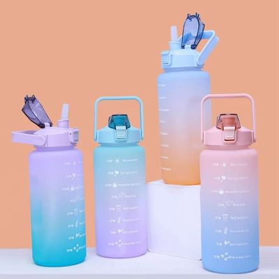 Outdoor Sport 2L Plastik-Wasserflasche mit Kapazitätsleitung und Korrosionsschutzbeschichtung