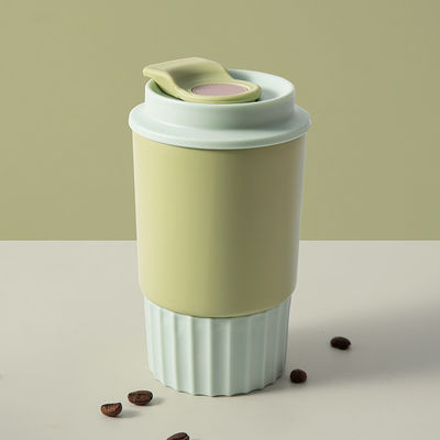 Isolierte, wiederverwendbare Kaffeetasse aus Edelstahl für die Bequemlichkeit von Reisen und Pendeln