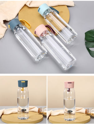 Tragbare, undichte Plastikbecher, BPA-freie Sportflasche aus Tritan mit Deckel für Erwachsene