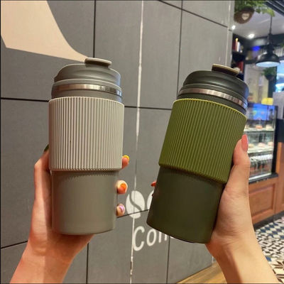 Doppelwandige Kaffeetasse aus Edelstahl mit lecksicherem Deckel