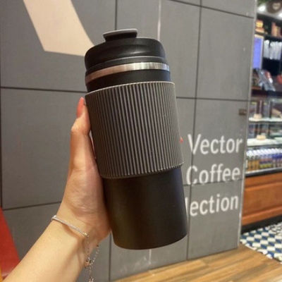 Doppelwandige Kaffeetasse aus Edelstahl mit lecksicherem Deckel
