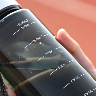 Personalisiertes Logo 1L Zeitmarker Öko-freundlich Bpa-frei Fitnessstudio Sport PET Plastik Wasserflasche