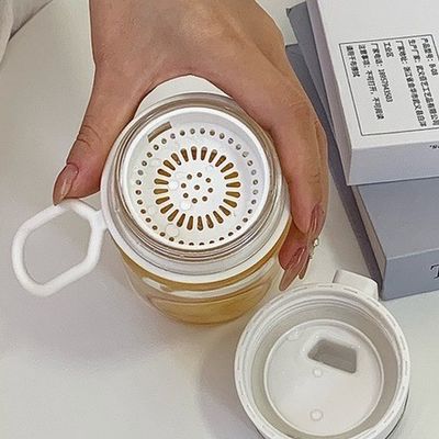 Wärmebeständige PC-Plastikflasche Flip Top Stilvolle Wasserflasche mit abnehmbarem Sieb