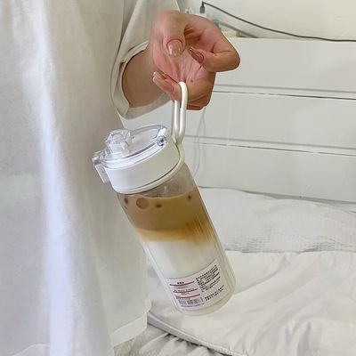 Wärmebeständige PC-Plastikflasche Flip Top Stilvolle Wasserflasche mit abnehmbarem Sieb