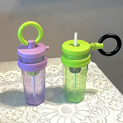 700 ml große Plastikflasche mit undichtem Design und wiederverwendbarem Stroh