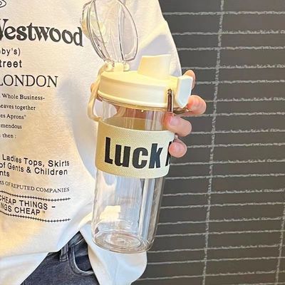 600 ml wiederverwendbare Plastikstrohbecher mit benutzerdefiniertem Logo Umweltfreundliche Wasserflasche wie gezeigt