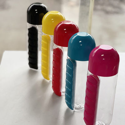 Kochwasser Multifunctional 600ML 2 in 1 tägliche Plastik-Wasserflasche mit 7-Tage-Pillenkoffer