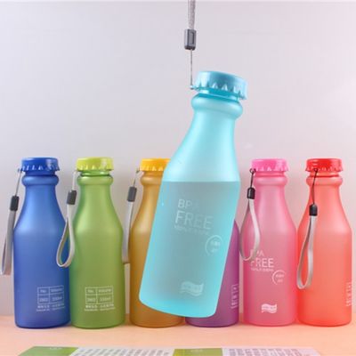 OEM akzeptable tragbare Plastik-Frost-versiegelte Wasserflasche mit Seil