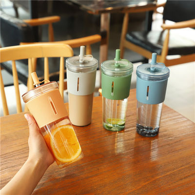 700 ml klare BPA-freie Saft Trinkwasserflasche Tumbler Cup mit Stroh und Ärmel