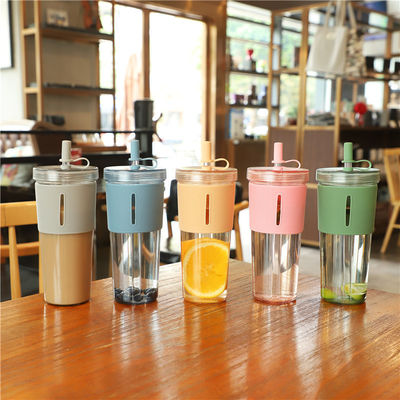 700 ml klare BPA-freie Saft Trinkwasserflasche Tumbler Cup mit Stroh und Ärmel