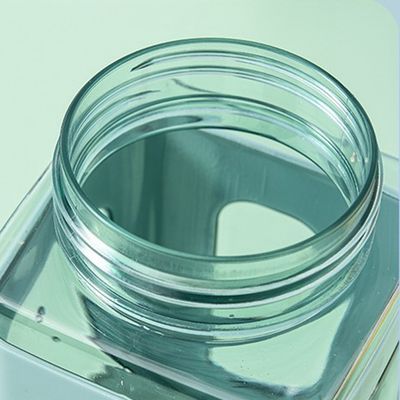Wärmedämmungs-Quadratbecher 700ml Pc Plastikbecher tragbar undicht für Studenten