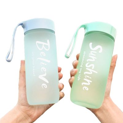 Custom Gym Sports Lecksicherer Wasserkocher Tragbare Wasserflasche mit klarem Becher und Seil