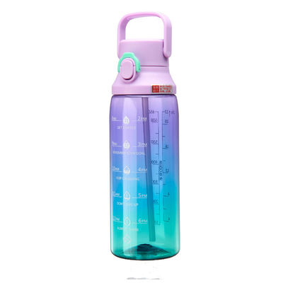 Durchsichtiger Schrägfarbkessel 750 ml Kapazität Schnappkappe Sportflasche mit Griff