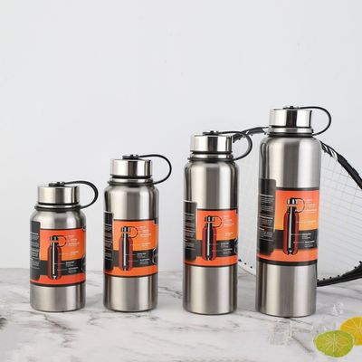 800 ml Vakuum-isolierter Becher aus Edelstahl mit großer Kapazität und reisefreundlichem Design