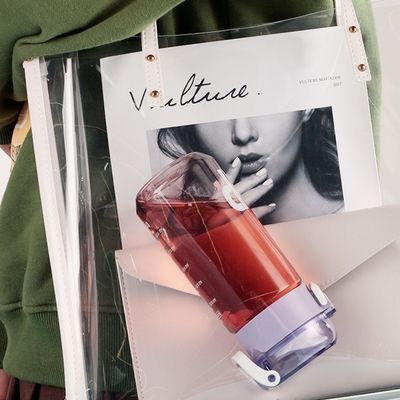 Wasserflasche für Outdoor-Sportreisen mit Touch-Skala und Handgriffe aus Tritan