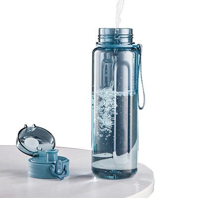 Halten Sie sich während Ihres Campingausflugs mit der See Through PP Tritan Silikon Wasserflasche hydratisiert