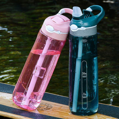 750 ml Fitness-Protein-Strein-Shaker Flasche mit Stroh Tritan Nahrungsmittel Silikon-Wasserflasche