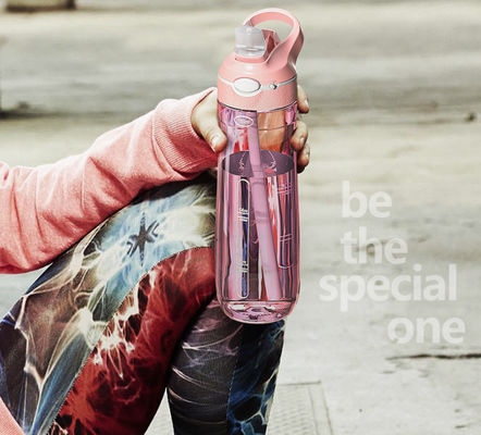 Halten Sie sich mit dieser 1 Liter BPA-freien Wasserflasche aus Tritan-Kunststoff und Stroh gehalten hydratisiert