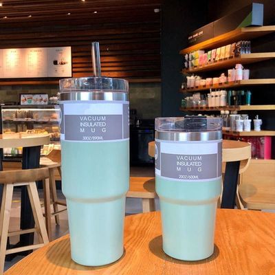 Maßgeschneiderte Farbe 20 oz / 30 oz Edelstahl Isolierwasserbecher mit Stroh für Fitness