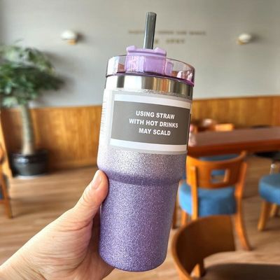 Benutzerdefiniertes Logo 20 oz / 30 oz Edelstahl Isolierwasserbecher mit Stroh