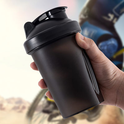 Sport-Wasserflasche Plastik-Protein-Shaker-Tasse 400ml 600ml 700ml 1000ml Fitness-Shaker