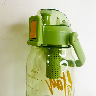 Ausgerüstet mit Korrosionsschutz 850 ml und 1 L Korea Tritan Frucht Infuser Flasche