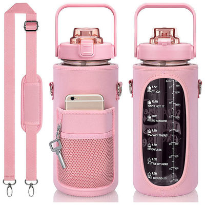 Amerikanischer Stil 64oz Flasche mit Wasser, große Kapazität, 2000 ml, mit Ärmel und Gurt.