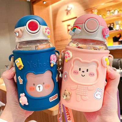 620 ml tragbare 3D-Aufkleber Plastik-Wasserflasche niedliches Bärendesign für Kinder und Studenten