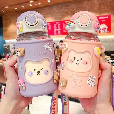 620 ml tragbare 3D-Aufkleber Plastik-Wasserflasche niedliches Bärendesign für Kinder und Studenten