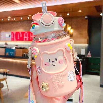 620 ml tragbare 3D-Aufkleber Plastik-Wasserflasche niedliches Bärendesign für Kinder und Studenten