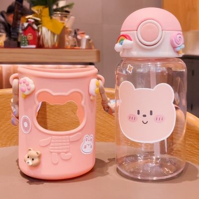 Portable 620ml 3D Aufkleber Plastik Wasserflasche niedliche Bärflasche für Kinder und Studenten