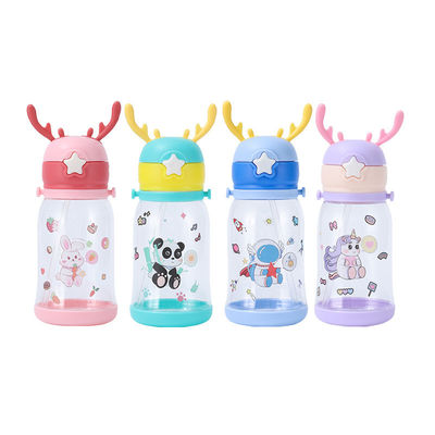 Schönes Design 600ml Zeichentrickfilm Kinder Tassen Plastik Trinkwasserflasche mit Stroh