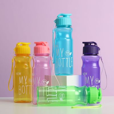 Selbstfahrende Fahrt 500 ml BPA-freie Wasserflasche mit undichtem Deckel und klarem Material