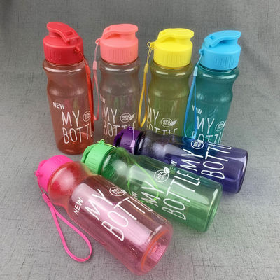 Selbstfahrende Fahrt 500 ml BPA-freie Wasserflasche mit undichtem Deckel und klarem Material