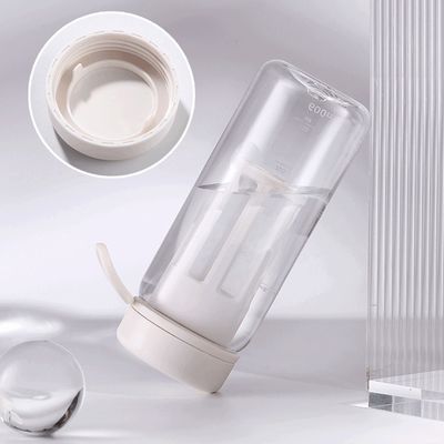 Bequeme tragbare Plastikbecher 450 ml 600 ml für Outdoor-Aktivitäten Camping und Reisen