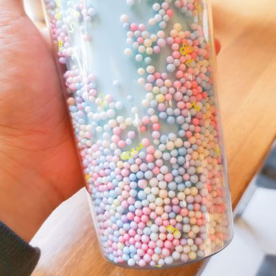Direktes Trinken Doppelwandkuppel Acryl Milch Tee Tasse mit Sequins Farbe angepasst