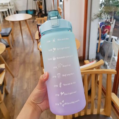 Progressive Farbe Großkapazität 2000 ml Wasserflasche mit Deckel für Outdoor-Sportarten