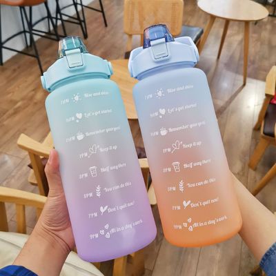 Progressive Farbe Großkapazität 2000 ml Wasserflasche mit Deckel für Outdoor-Sportarten