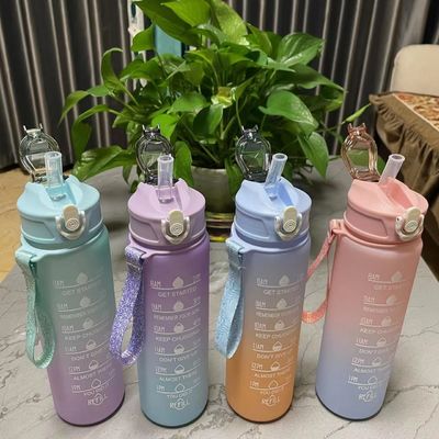 Umweltfreundliche BPA-FREI Farbverlängerungen Motivationsgymnastik Fitness Sport Tritan Wasserflasche Set