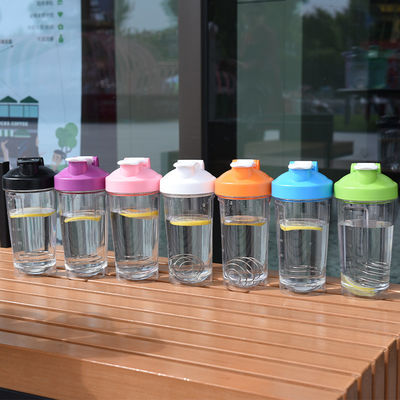 Vorrätiges Proteinpulver Portable Shake Cup mit direkter Trinkmethode und Metallkugel