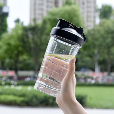 Vorrätiges Proteinpulver Portable Shake Cup mit direkter Trinkmethode und Metallkugel