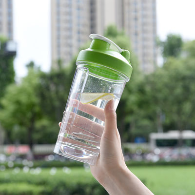 Vorrätiges Proteinpulver Portable Shake Cup mit direkter Trinkmethode und Metallkugel
