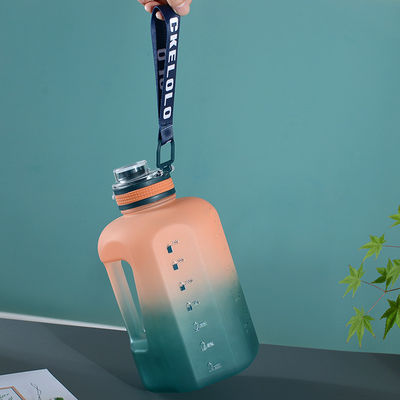 Gewerblicher Käufer Custom Logo 1.6L 2.2L Wasserflasche für Fitnessstudio Sportbecher Kunststoff Reisen